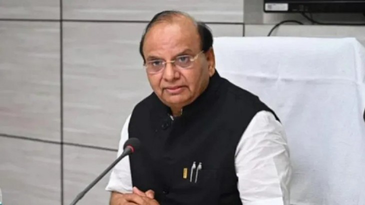 अब दिल्ली में मुफ्त योगा क्लासेज को लेकर AAP और LG आमने-सामने, बंद होंगी कक्षाएं