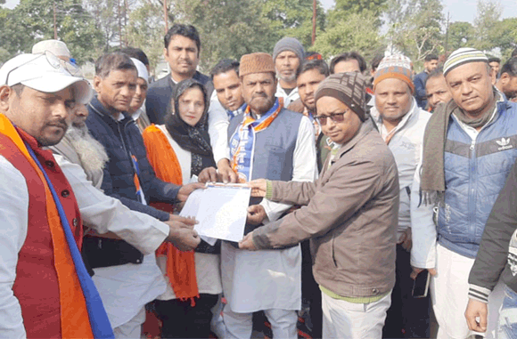 विद्युत विभाग में भ्रष्टाचार के खिलाफ अपना दल एस के कार्यकर्ताओं ने दिया धरना