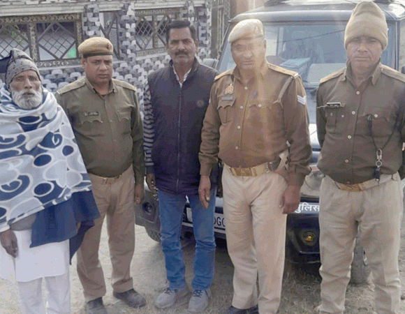 पुलिसकर्मियों ने समझा-बुझाकर युवक को आत्महत्या करने से रोका