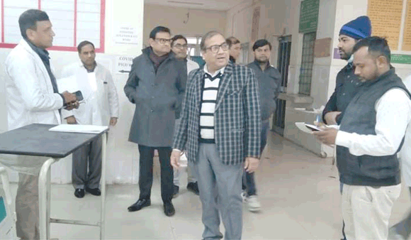 अपर निदेशक व सीएमओ ने किया सीएचसी का औचक निरीक्षक