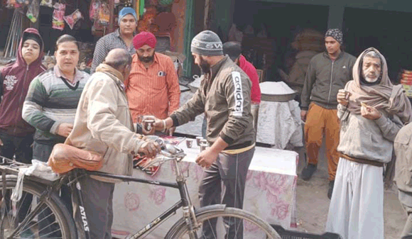 साहिबजादों के बलिदान के उपलक्ष में की चाय-कॉफी वितरित