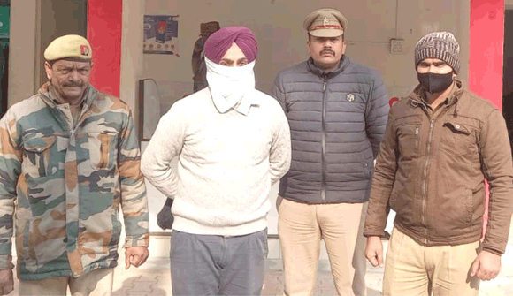 पुलिस के हत्थे चढ़ा फर्जीवाड़ा करने का आरोपी