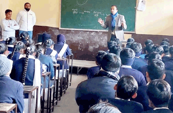 मन व मस्तिष्क को एकाग्र कर शिक्षा हासिल करें छात्र: वशिष्ठ