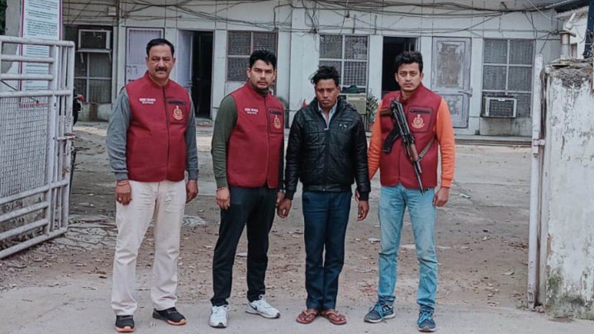 दिल्ली में छुपा बैठा था बिहार शराब कांड का आरोपित रामबाबू महतो, पुलिस ने किया गिरफ्तार