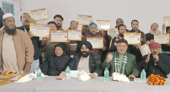वनियुक्त पदाधिकारियों को दिलाई शपथ