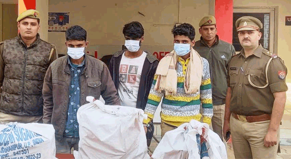 पुलिस के हत्थे चढ़े तीन शातिर चोर, माल बरामद