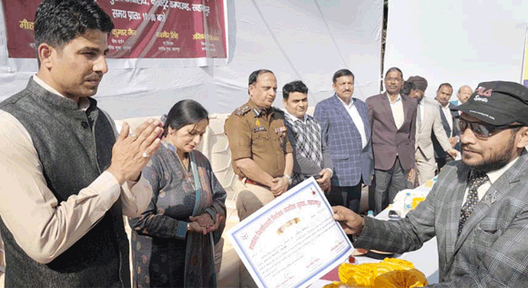 बिना वर्दी के योद्धा के नागरिक सुरक्षा के वार्डन्स: डीआईजी