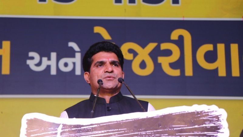 गुजरात चुनाव: AAP ने कहा- गलत साबित होंगे एग्जिट पोल के आंकड़े, BJP बोली- इतिहास रचेंगे