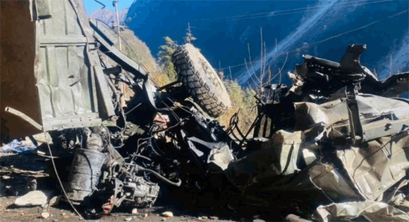 3 अफसर-13 जवान शहीद, सिक्किम में खाई में गिरा सेना का ट्रक, राजनाथ ने जताया दुःख