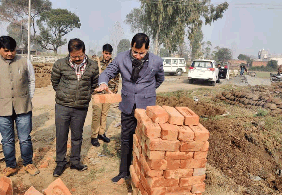 सीडीओ के निरीक्षण में निर्माणाधीन आर0आर0सी0 सेंटर के निर्माण में मिली घोर अनियमितता