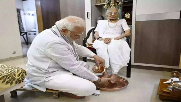 मां हीराबेन के निधन पर PM मोदी का Tweet, जानें क्या लिखा
