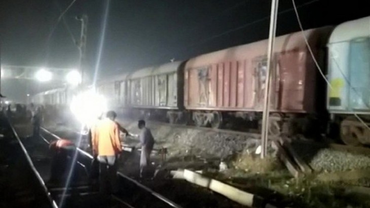 पटरी से उतरी माल गाड़ी, ट्रेन सेवाओं में रही दिक्कत