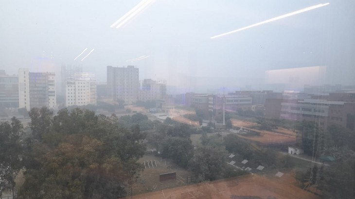 दिल्ली-NCR में ठंड के साथ फिर बढ़ा प्रदूषण का खतरा, जानें मौसम का हाल