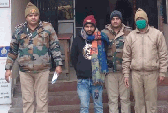 पुलिस के हत्थे चढ़े दुष्कर्म के आरोपी समेत दो बदमाश