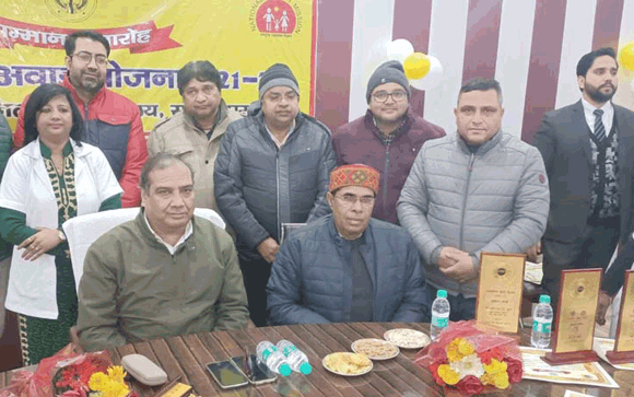 अपर निदेशक ने अधिकारियों व कर्मचारियों को प्रदान किए कायाकल्प अवार्ड