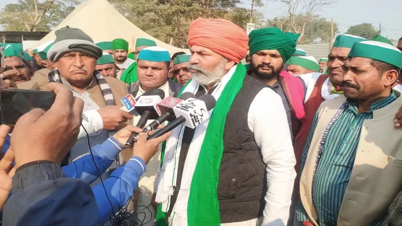 प्रयागराज में राकेश टिकैत बोले- हम तो राम के वंशज, फ‍िर दी आंदोलन की चेतावनी, मनाने पहुंचा प्रशासन