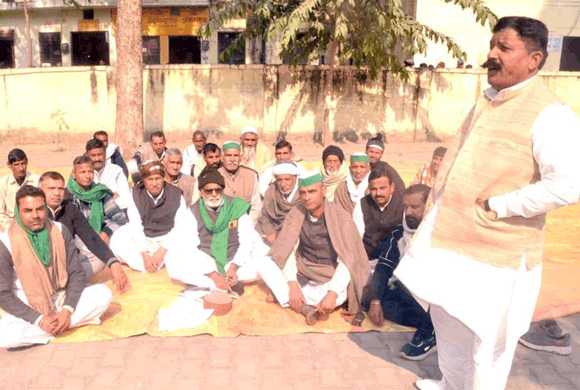 मासिक बैठक में गन्ना किसानों के उत्पीडऩ पर जताया रोष