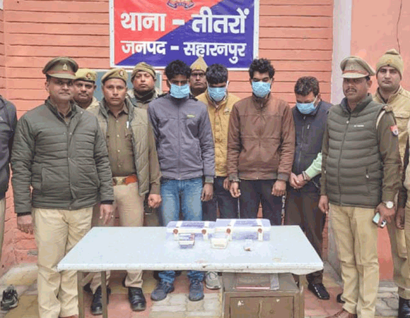 पुलिस ने किया ज्वैलर्स लूट का खुलासा, चार आरोपी भेजे जेल
