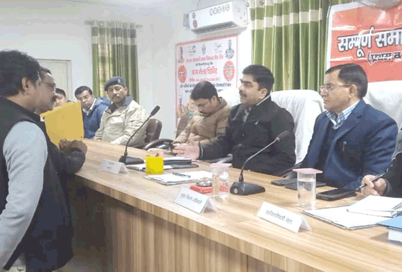 शिकाकयतों के समाधान में नहीं की जाएगी लापरवाही बर्दाश्त जिलाधिकारी