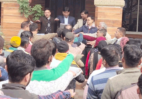 लोकतंत्र को मजबूत करने के लिए मतदान जरुरी: राजेश यादव
