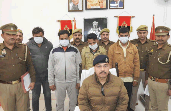 पुलिस ने किया अंतरर्जनपदीय वाहन चोर गिरोह का भंडाफोड़, चार आरोपी दबोचे
