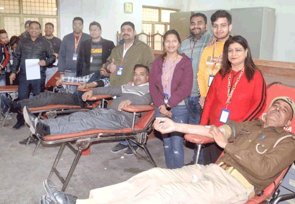 शिविर में अनेक लोगों ने किया स्वैच्छिक रक्तदान