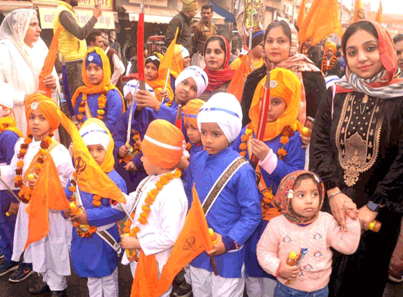 चप्यारों की अगुवाई में निकाला नगर कीरतन