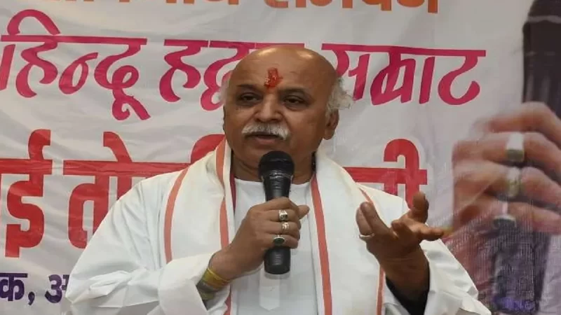 रामचरित मानस विवाद में कूदे प्रवीण तोगड़िया, बोले- किसी के कहने से कम नहीं होगा पवित्र ग्रंथ का महत्व