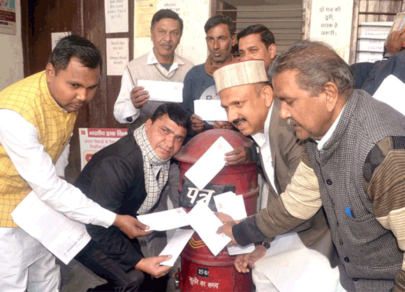 किसानों की समस्याओं को लेकर जिला मुख्यालय पर गरजे रालोद कार्यकर्ता