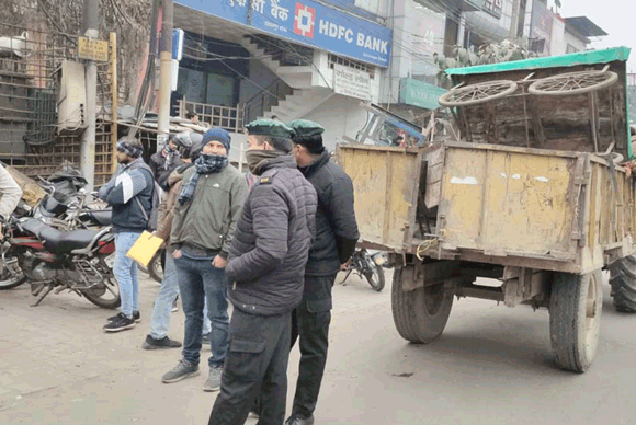 दो दर्जन स्थानों से हटाया अतिक्रमण, कोर्ट रोड पर चली निगम की जेसीबी