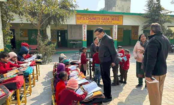 मण्डलायुक्त ने किया कम्पोजिट विद्यालय चुनहेटी गाडा का आकस्मिक निरीक्षण