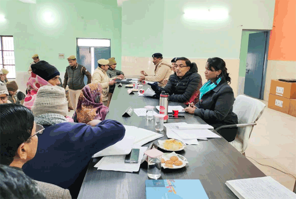 मण्डलायुक्त और पुलिस उप महानिरीक्षक ने सुनी फरियादियों की समस्याएं किया निस्तारण