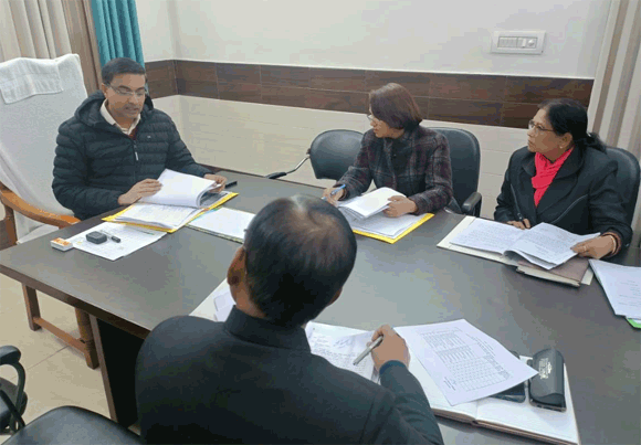 मण्डलायुक्त की अध्यक्षता में मण्डल स्तरीय अनुश्रवण समिति की हुई बैठक