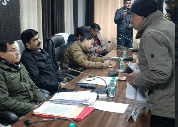सम्पूर्ण समाधान दिवस में प्राप्त 45 शिकायतों में से 03 मौके पर ही निस्तारित