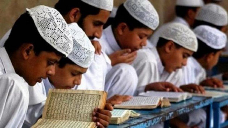 योगी सरकार का बड़ा फैसला- मदरसों में NCERT की किताबों से होगी पढ़ाई