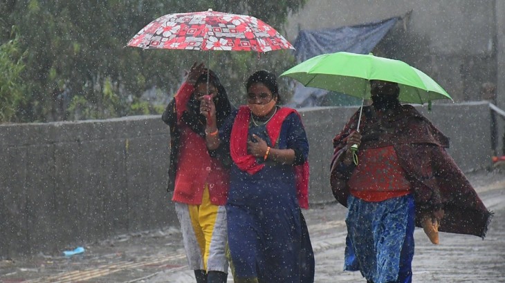 दिल्ली समेत इन राज्यों में बारिश का अलर्ट, गिरेगा पारा बढ़ेगी ठंड!