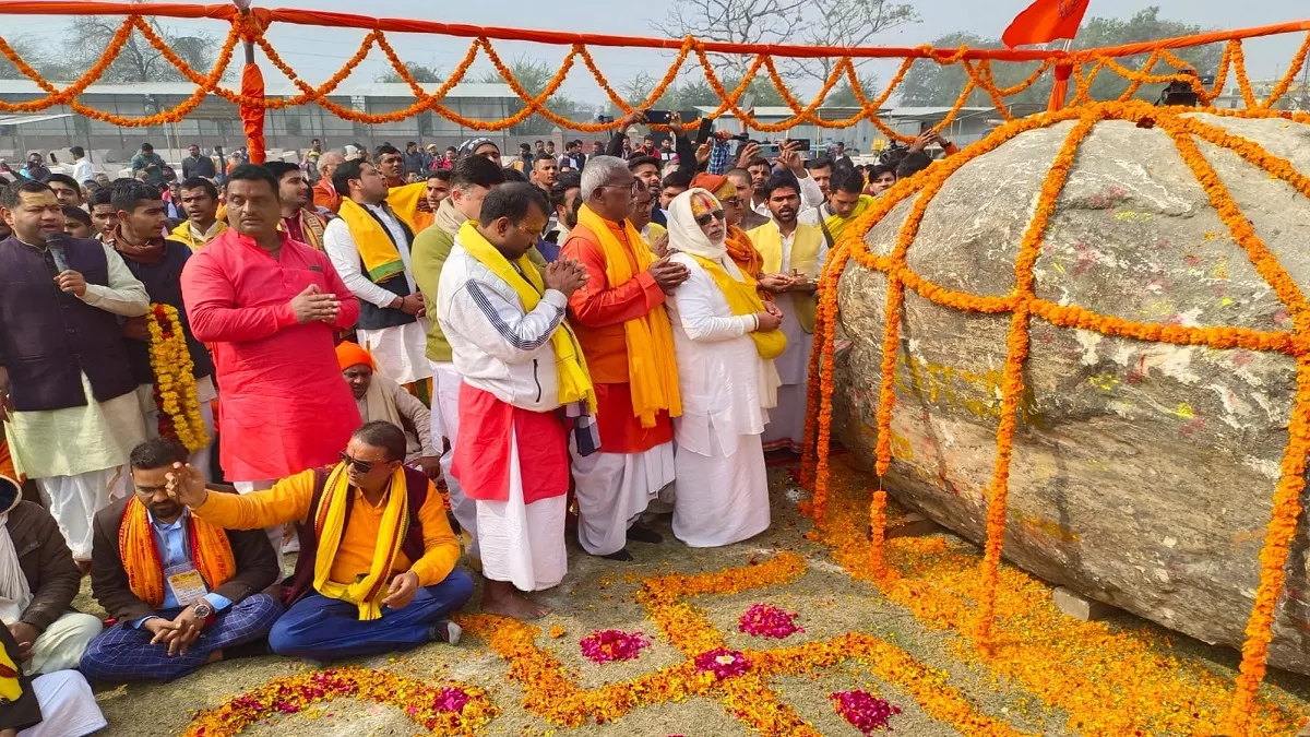शालिग्राम श‍िलाओं का 51 आचार्यों ने क‍िया पूजन, रामलला की मूर्ति के लिए राम मंद‍िर को की गईं समर्पित
