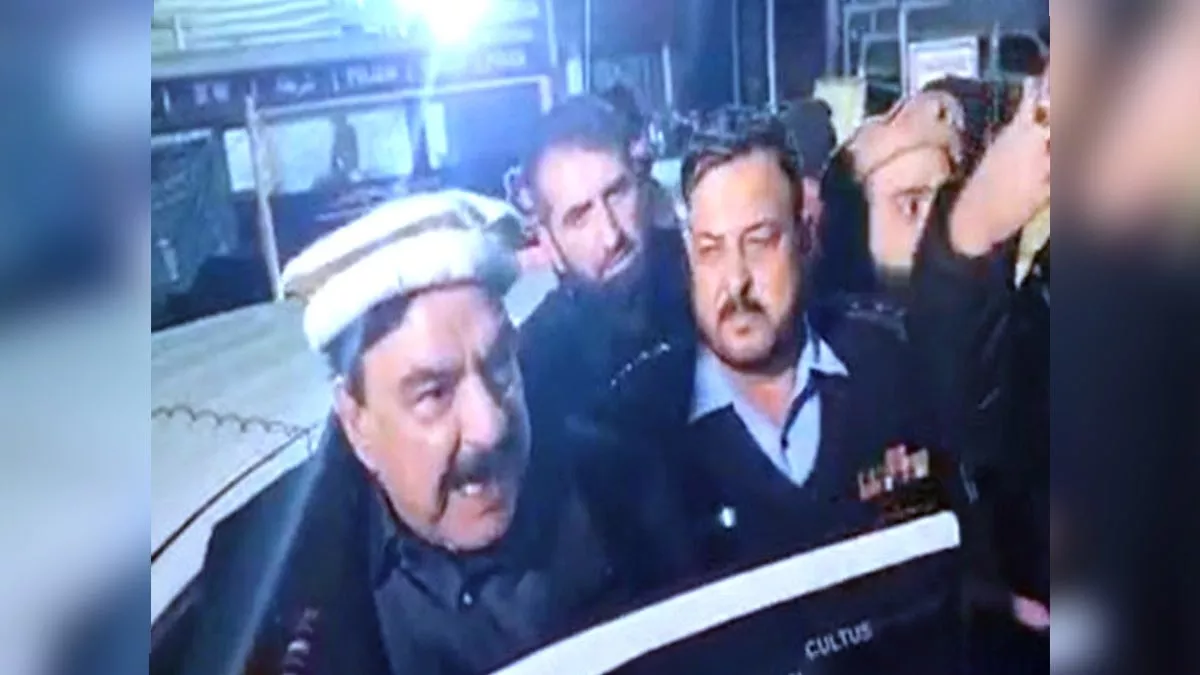 Imran Khan के करीबी और पूर्व गृहमंत्री शेख रशीद गिरफ्तार, टीवी एंकर इमरान रियाज भी हिरासत में