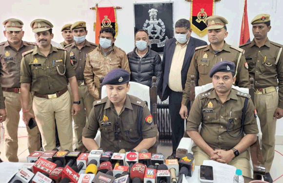 पुलिस ने सर्राफा व्यापारियों के साथ ठगी करने वाले तीन आरोपियों को किया गिरफ्तार