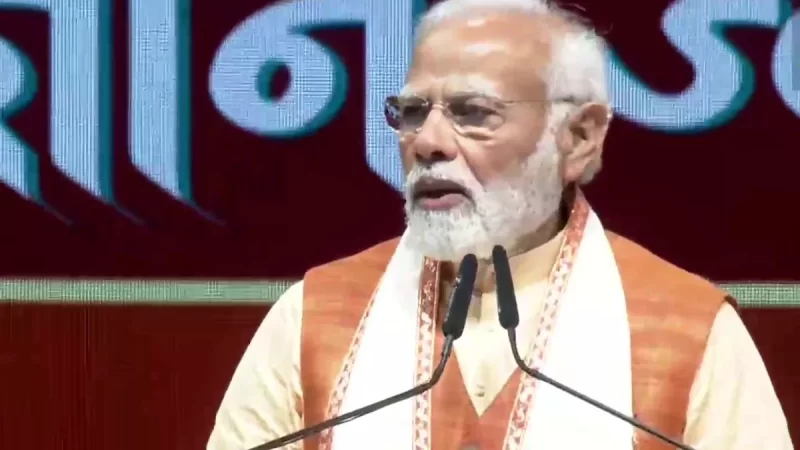 दयानंद सरस्वती के जयंती समारोह में बोले PM Modi- आज बेटियां भी चला रहीं राफेल, गरीबों का उत्थान ही प्राथमिकता