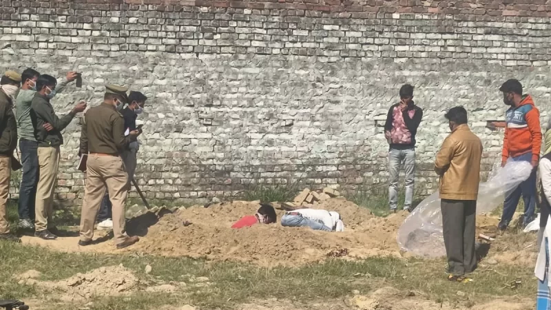 मां ने CM से लगाई बेटे की मौत की वजह जानने की गुहार, कब्र से निकाल पोस्टमार्टम के लिए भेजा गया शव