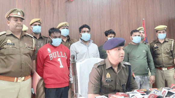 पुलिस के हत्थे चढ़े व्यापारी से ठगी करने के आरोपी, लाखों की नगदी बरामद