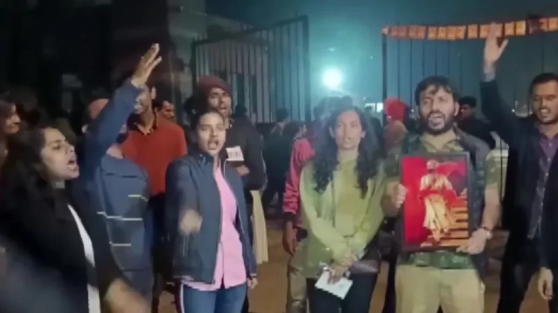 JNU में शिवाजी के अपमान को लेकर बवाल, ABVP और लेफ्ट के कार्यकर्ताओं में हुई झड़प