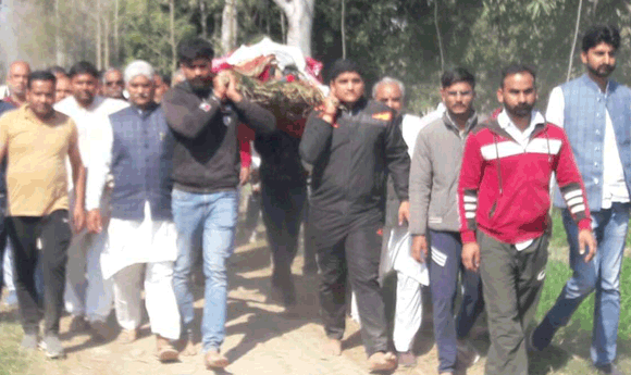 राज्यमंत्री की मां के अंतिम संस्कार में उमड़ा जनसैलाब