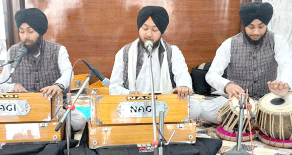 रागी जत्थों ने संगत को किया शबद कीरतन से निहाल