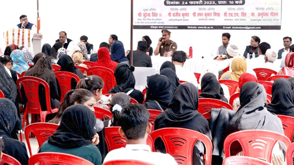 विधिक साक्षरता शिविर में लोगों को दी कानूनों की जानकारी