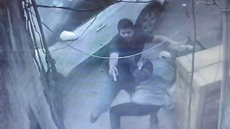 फिल्मी गैंगवार में शूटर का हुलिया CCTV में अतीक के बेटे अली जैसा देख उड़े पुल‍िस के होश