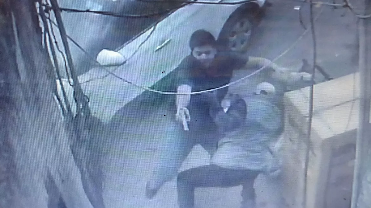 फिल्मी गैंगवार में शूटर का हुलिया CCTV में अतीक के बेटे अली जैसा देख उड़े पुलिस के होश