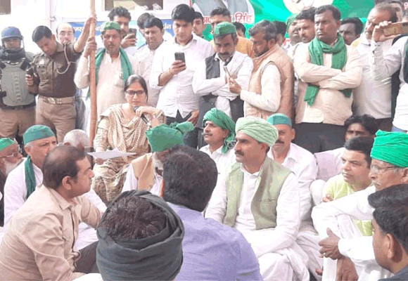 विभिन्न मांगों को लेकर किसानों ने की महापंचायत