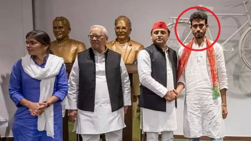 ‘रामचरित मानस वाले बाहर-माफिया चरित्र वाले अंदर’, सदाकत संग अखिलेश की VIRAL फोटो पर पूर्व सपा नेता का तंज